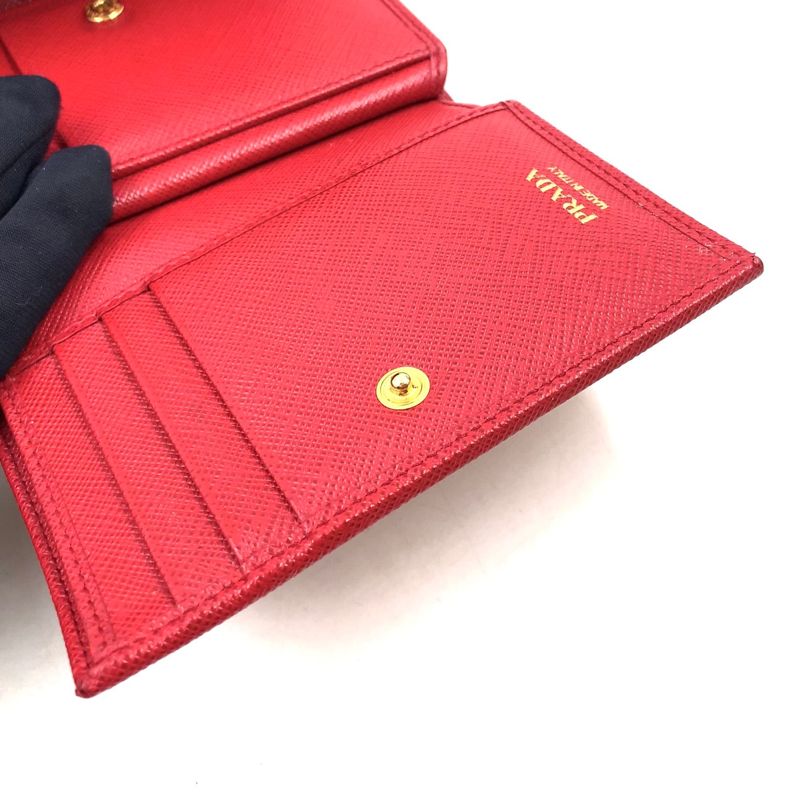 新着】PRADA サフィアーノ メタルロゴ サフィアーノレザー レッド 二