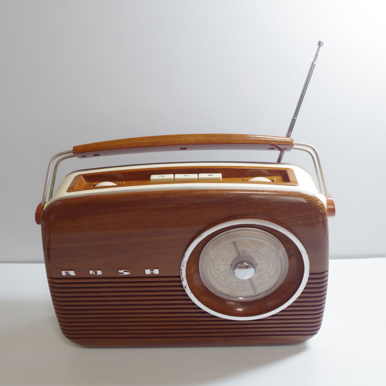 A7378 【動作確認済】BUSH RADIO TR82 ラジオ 復刻 ウエストクリーク
