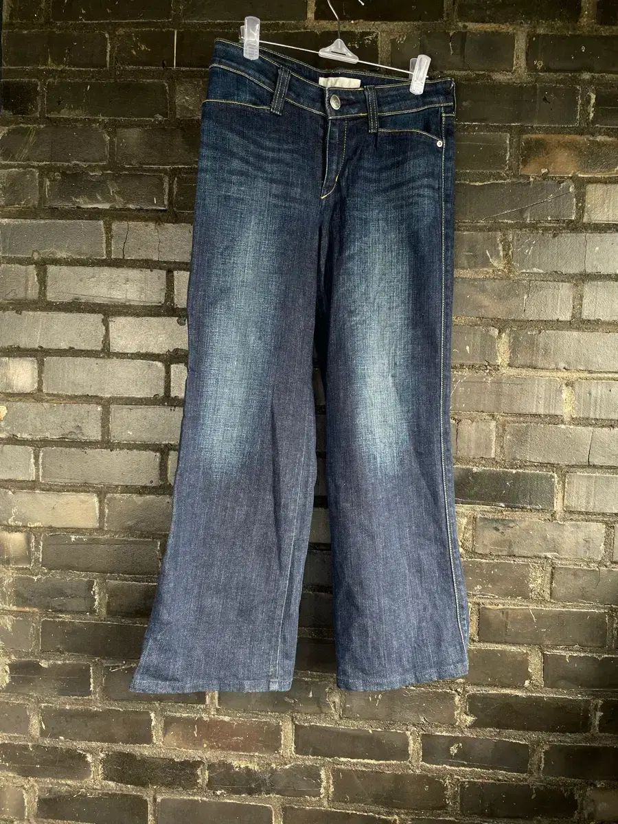Levis Lady Style セミフレア セミブーツカット デニム パンツ