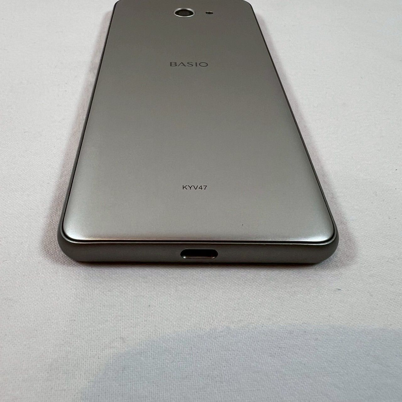 BASIO KYV47 シルバー 本体のみ au 利用制限〇 IMEI〇 初期化済み 動作