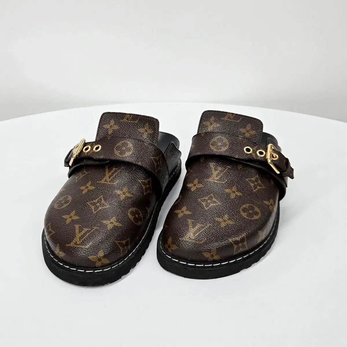 ルイヴィトン LV モノグラム コージー フラット コンフォート クロッグ ミュール スリッパ