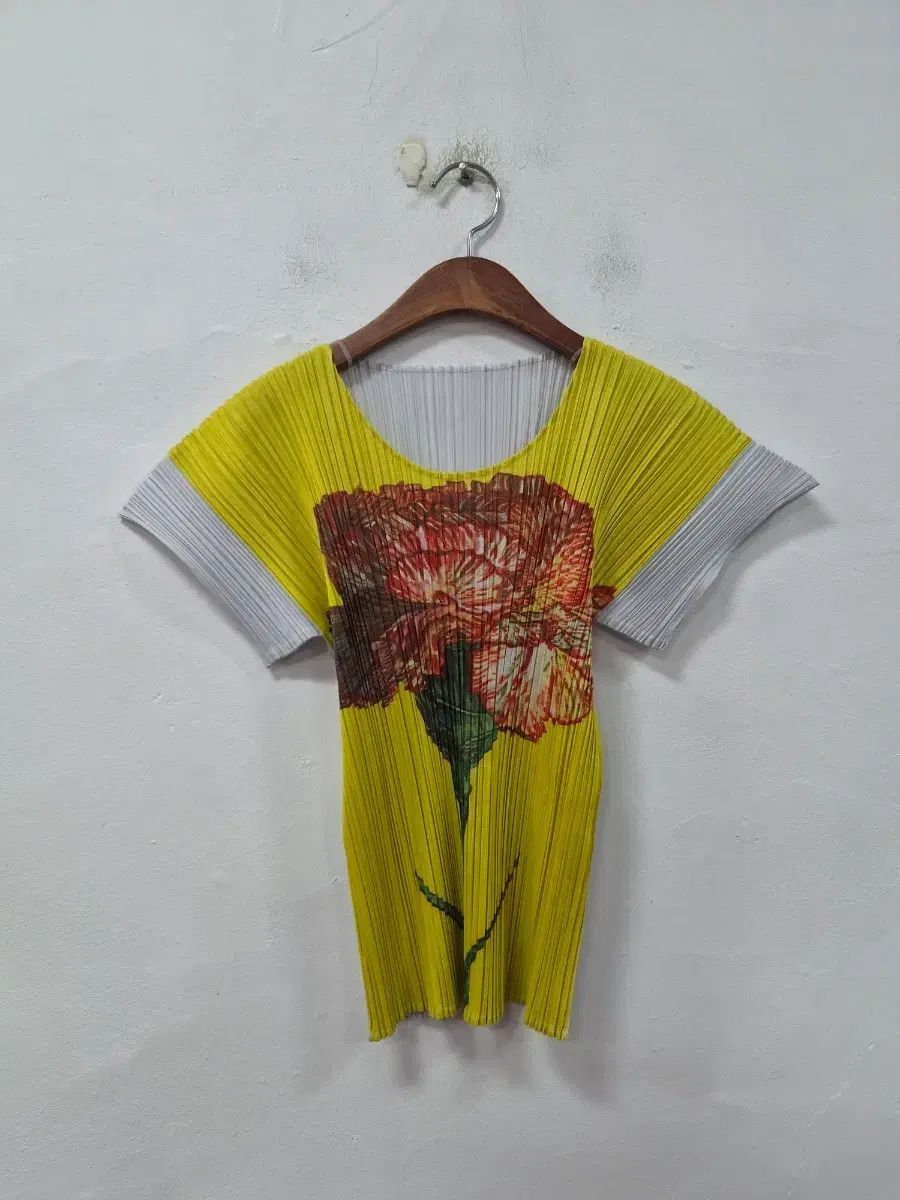 PLEATS PLEASE 花 プリンティング 半袖 Tシャツ