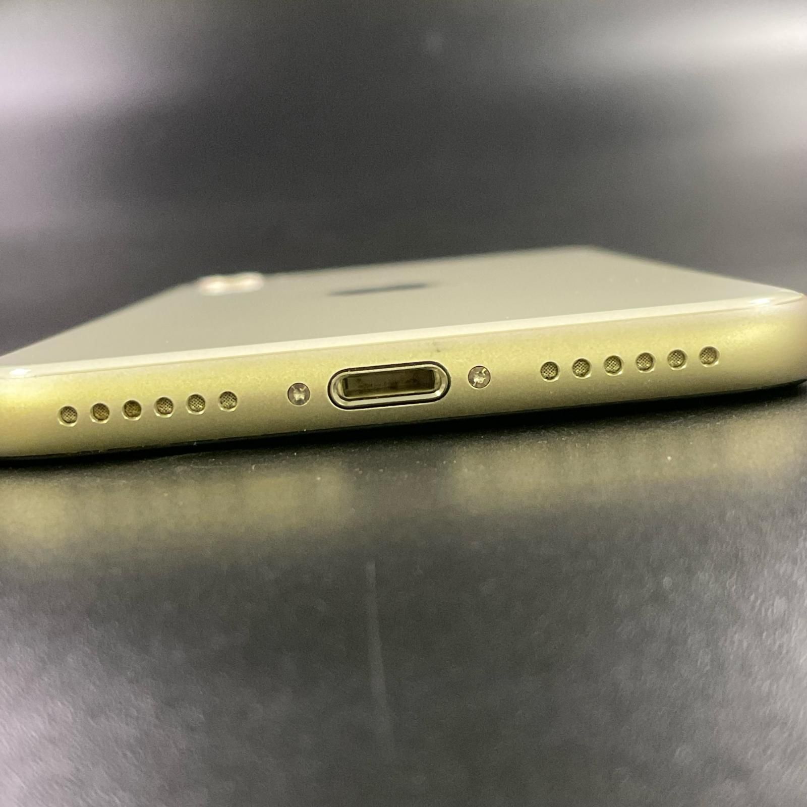 iPhone SE3 64GB スターライト SIMフリー 87% docomo - メルカリ