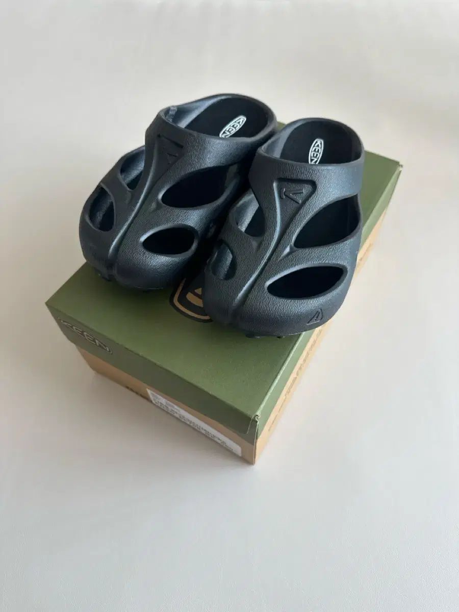 KEEN シャンティ ブラック ダン ブルー 250 新品