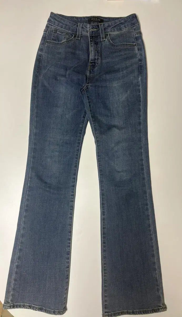 GUESS（ゲス） インディゴ/インディゴデニム ブーツカット 25サイズ