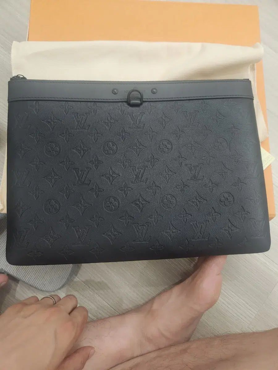 ルイヴィトン シャドウ ポシェット クラッチバッグ