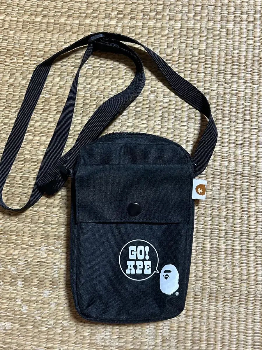 アベイシングエイプ GO APE クロスバック ブラック