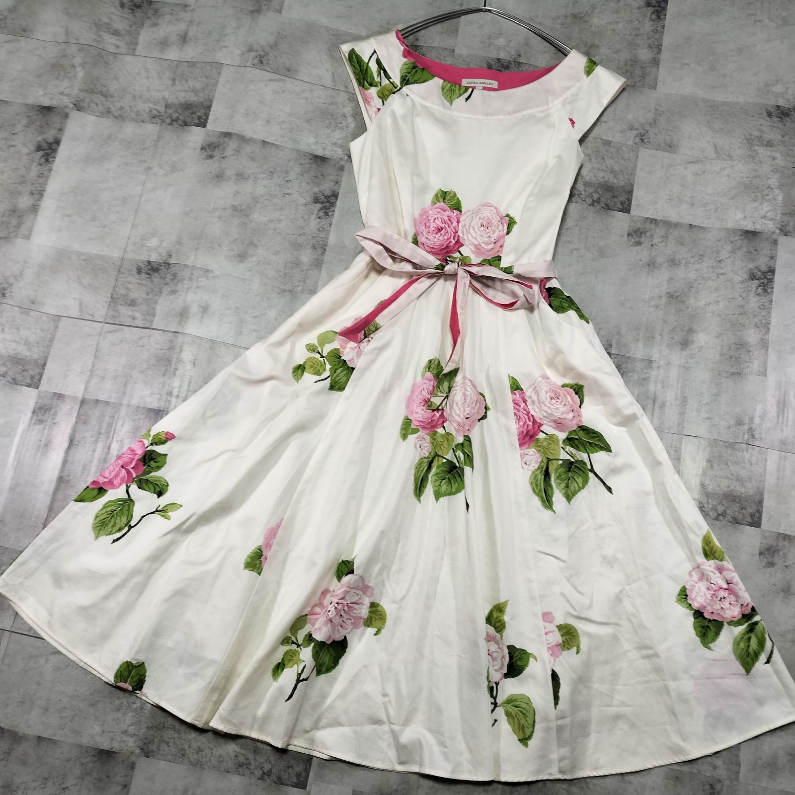 極美品】LAURA ASHLEY ローラアシュレイ 花柄ノースリーブワンピース
