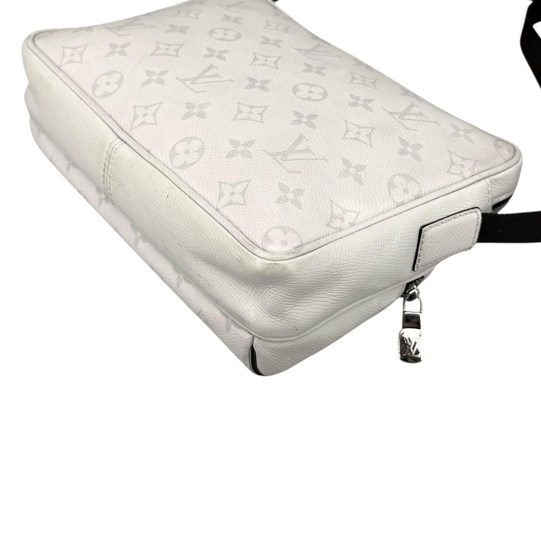 ルイヴィトン アウトドア メッセンジャーPM モノグラム LOUIS VUITTON