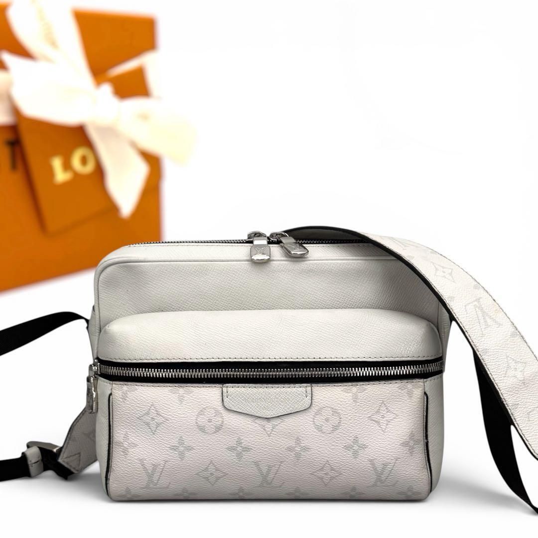ルイヴィトン アウトドア メッセンジャーPM モノグラム LOUIS VUITTON