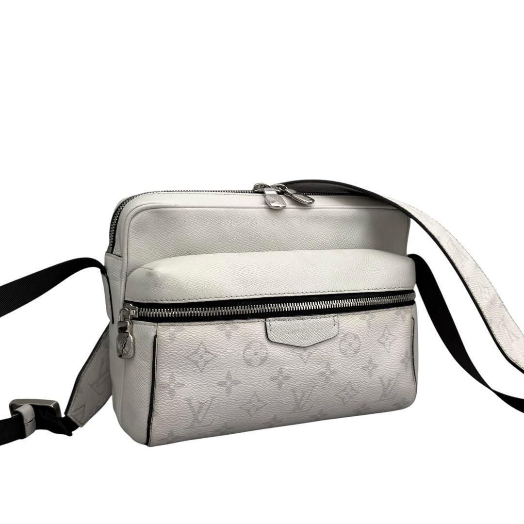 ルイヴィトン アウトドア メッセンジャーPM モノグラム LOUIS VUITTON