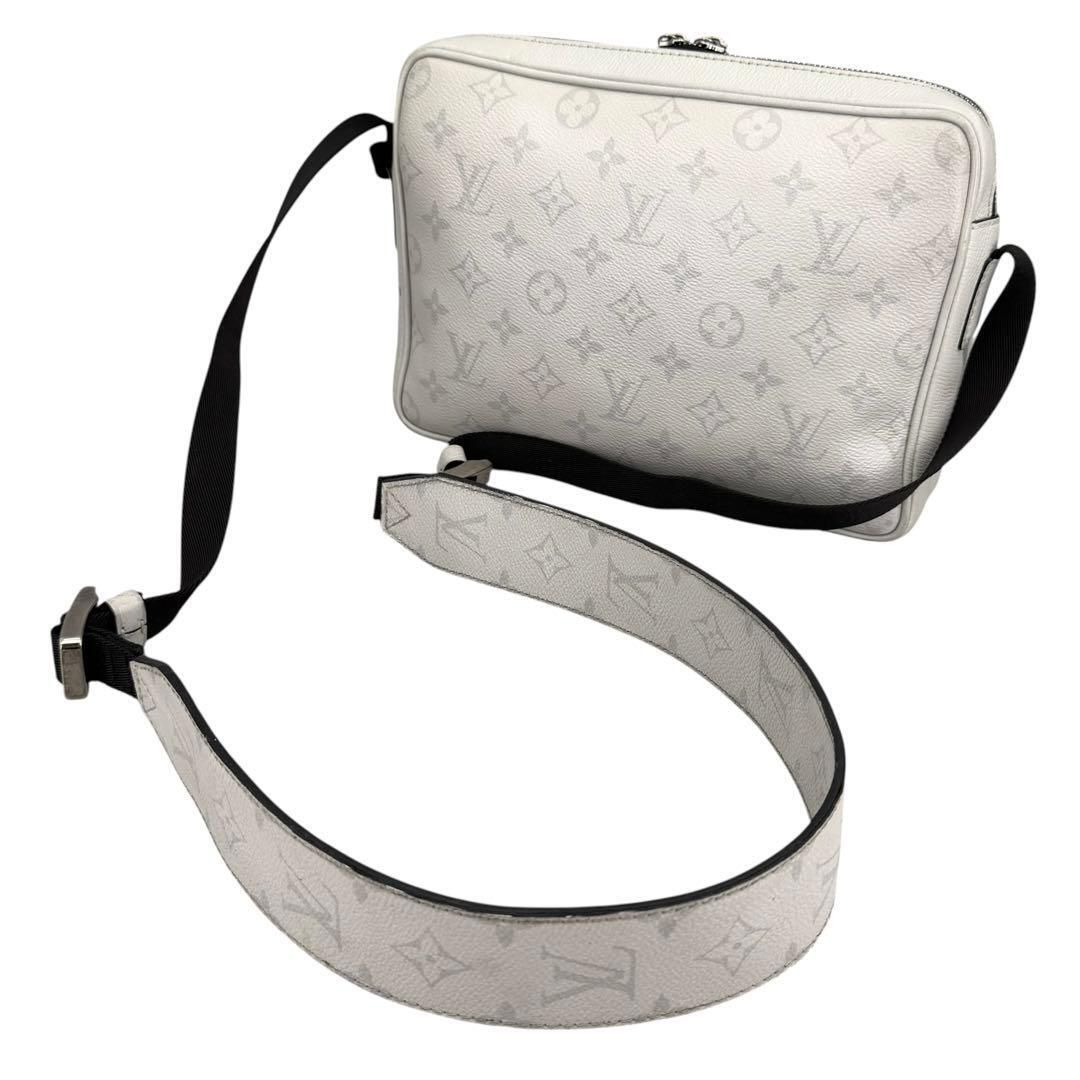 ルイヴィトン アウトドア メッセンジャーPM モノグラム LOUIS VUITTON