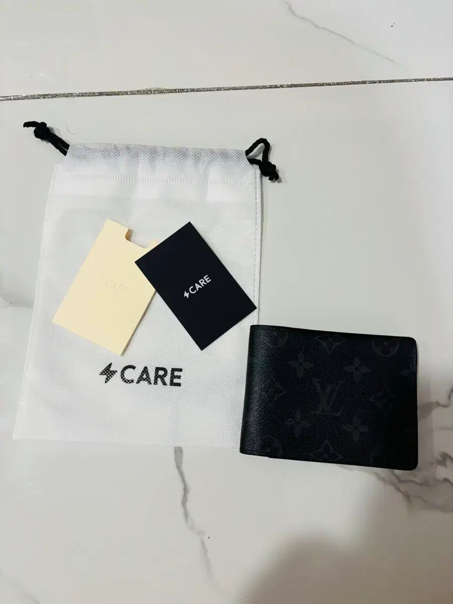 Louis Vuitton マルチ モノグラム 二つ折り財布 35,078円