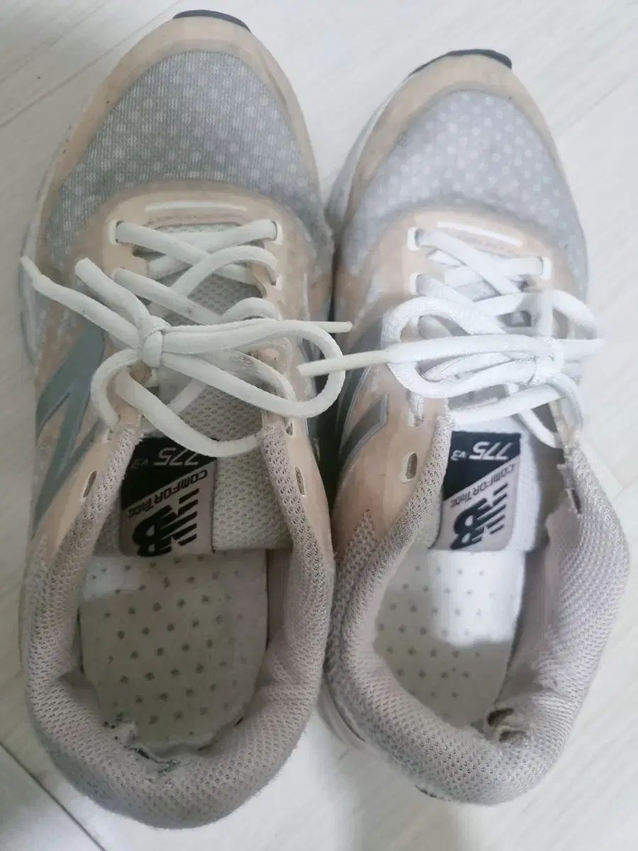 ニューバランス 775v3 スニーカー 230