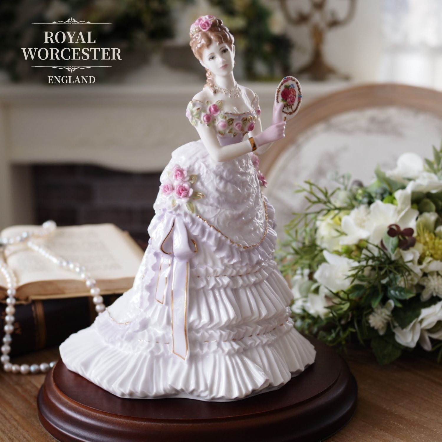 訳あり ロイヤルウースター フィギュリン ロイヤルプレゼンテーション 英国ロイヤルウースター「A Royal Presentation」フィギュリン 台座付
