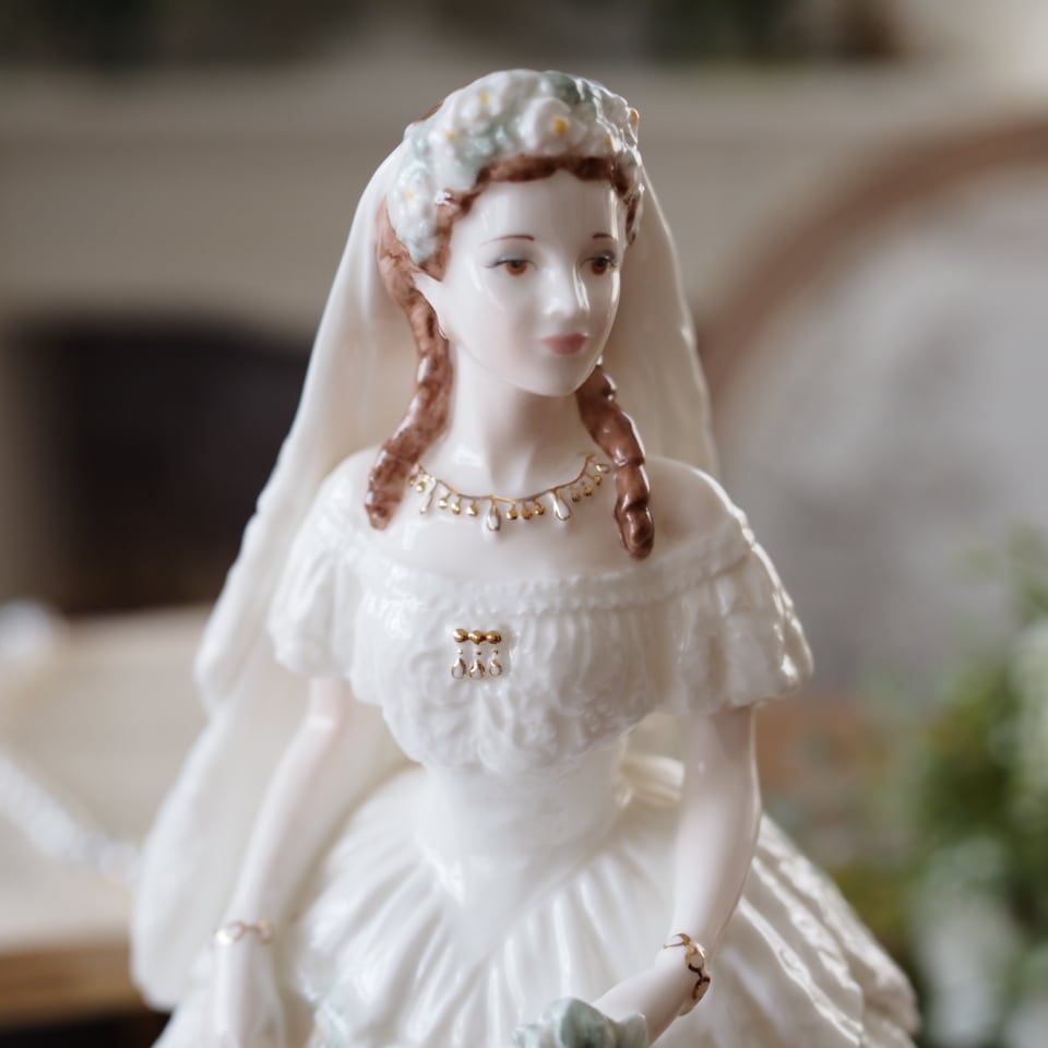 英国コールポート Princess Alexandra ～祝福の花嫁～ フィギュリン
