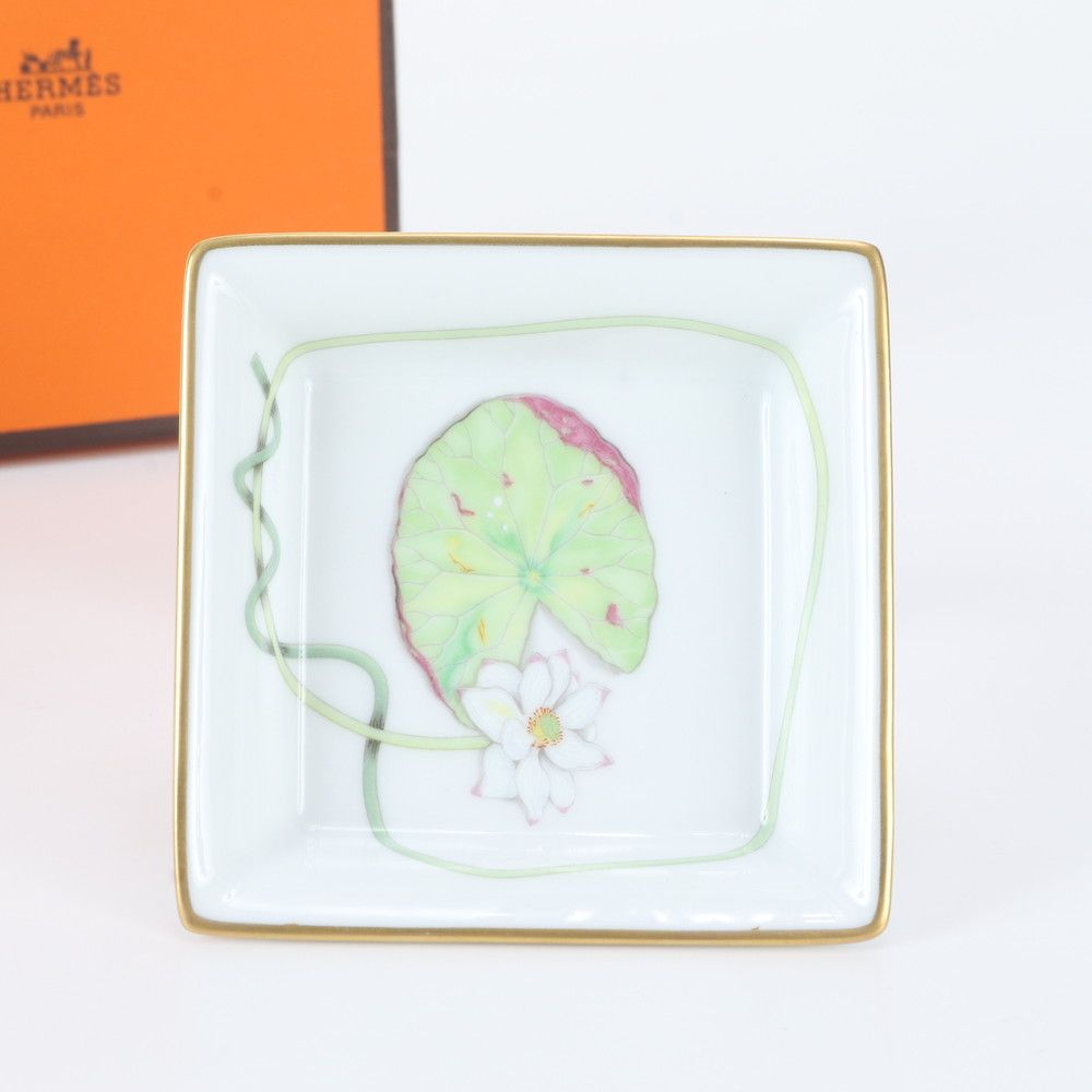 極美品 エルメス FLEURS DE LOTUS 蓮の花 ウォーターリリー スクエア トレイ プレート 陶器 インテリア RNM EJ39-3【中古】
