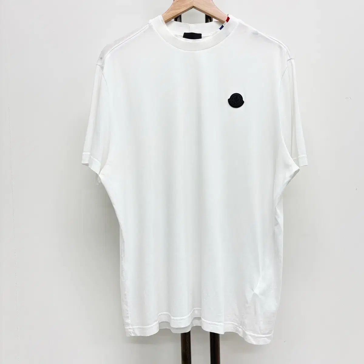 L モンクレール ブラックワッペン 半袖Tシャツ