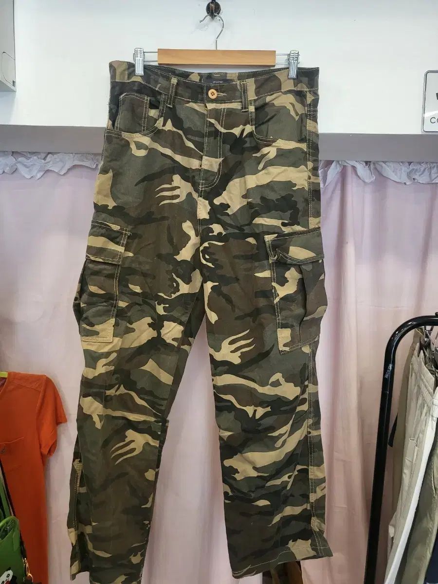 EARNブランドカモパンツ
