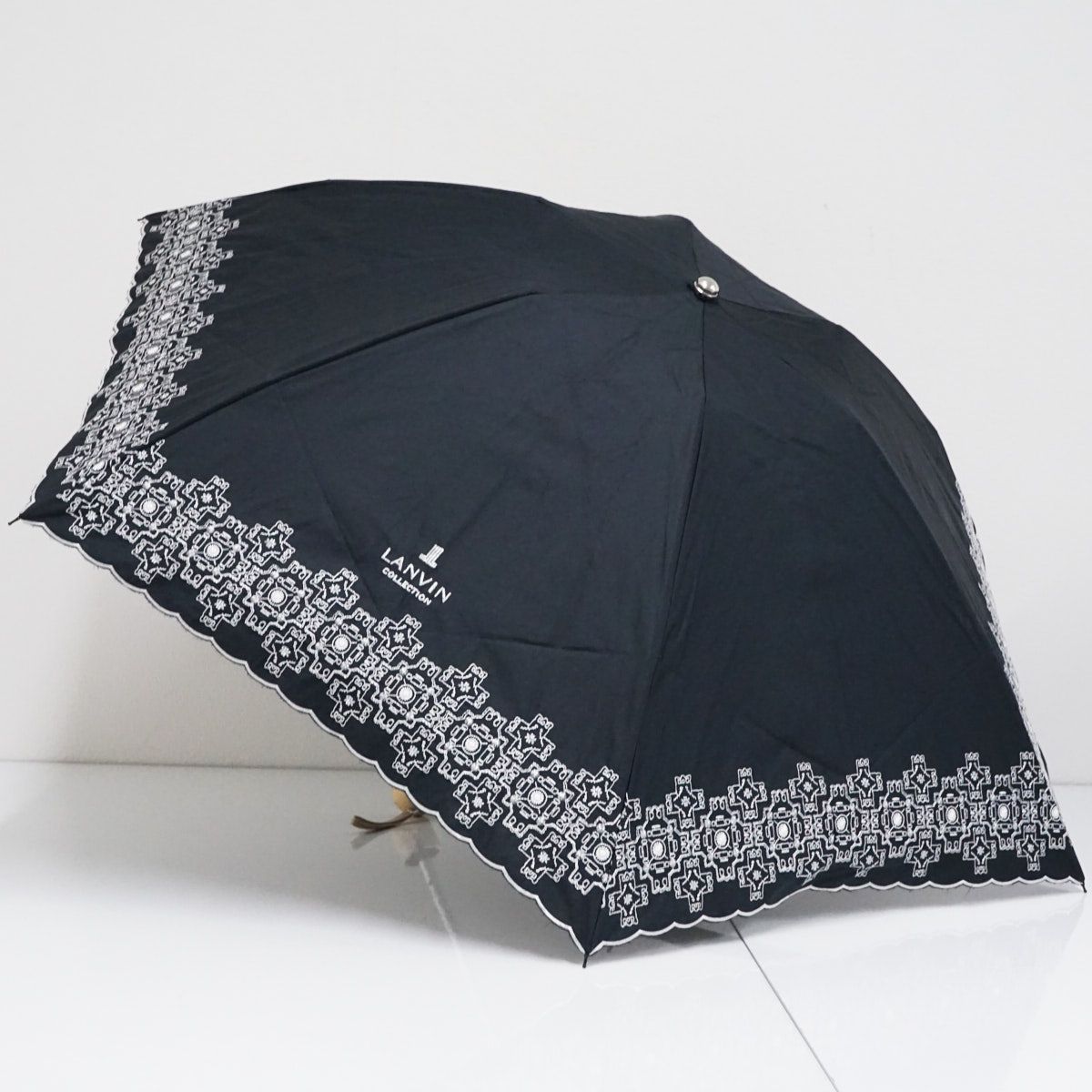 ランバン新品未使用 黒 26センチ 自宅保管 折りたたみ日傘 LANVIN COLLECTION ランバンコレクション USED品 刺繍