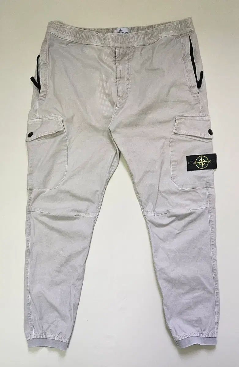 STONE ISLAND ガーメントダイ ワッペン パッチ カーゴ ジョガー パンツ ライトグレー (36)