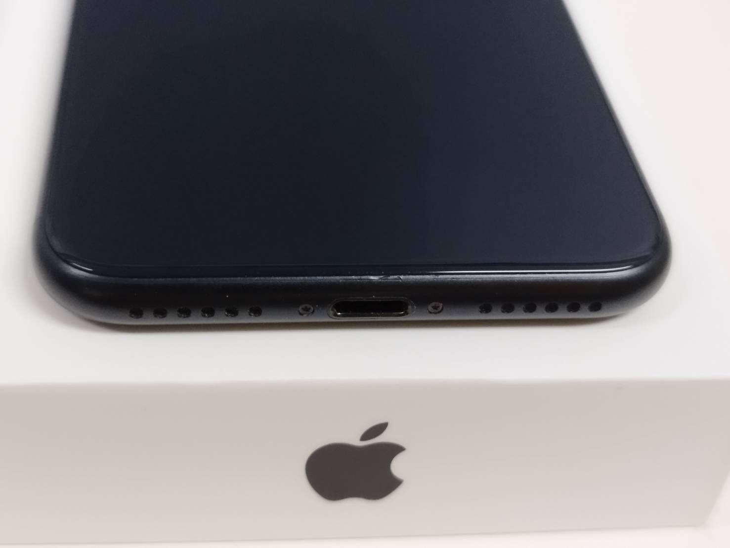 iPhone SE 第3世代 64GB ミッドナイト 中古 バッテリー82% - メルカリ