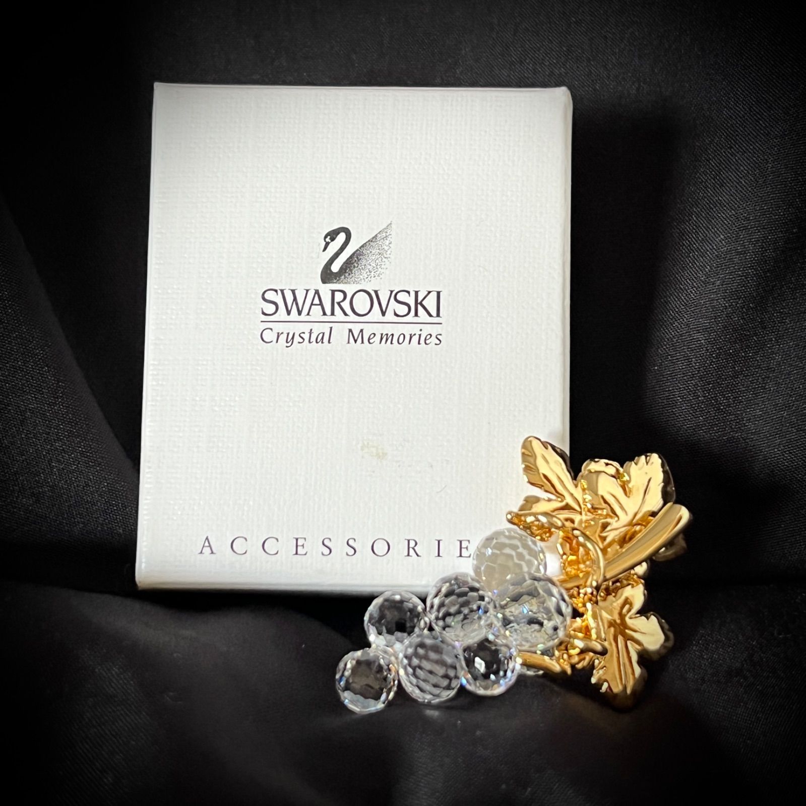 SWAROVSKI スワロフスキー 葡萄 ぶどう ブローチ クリスタルメモリーズ