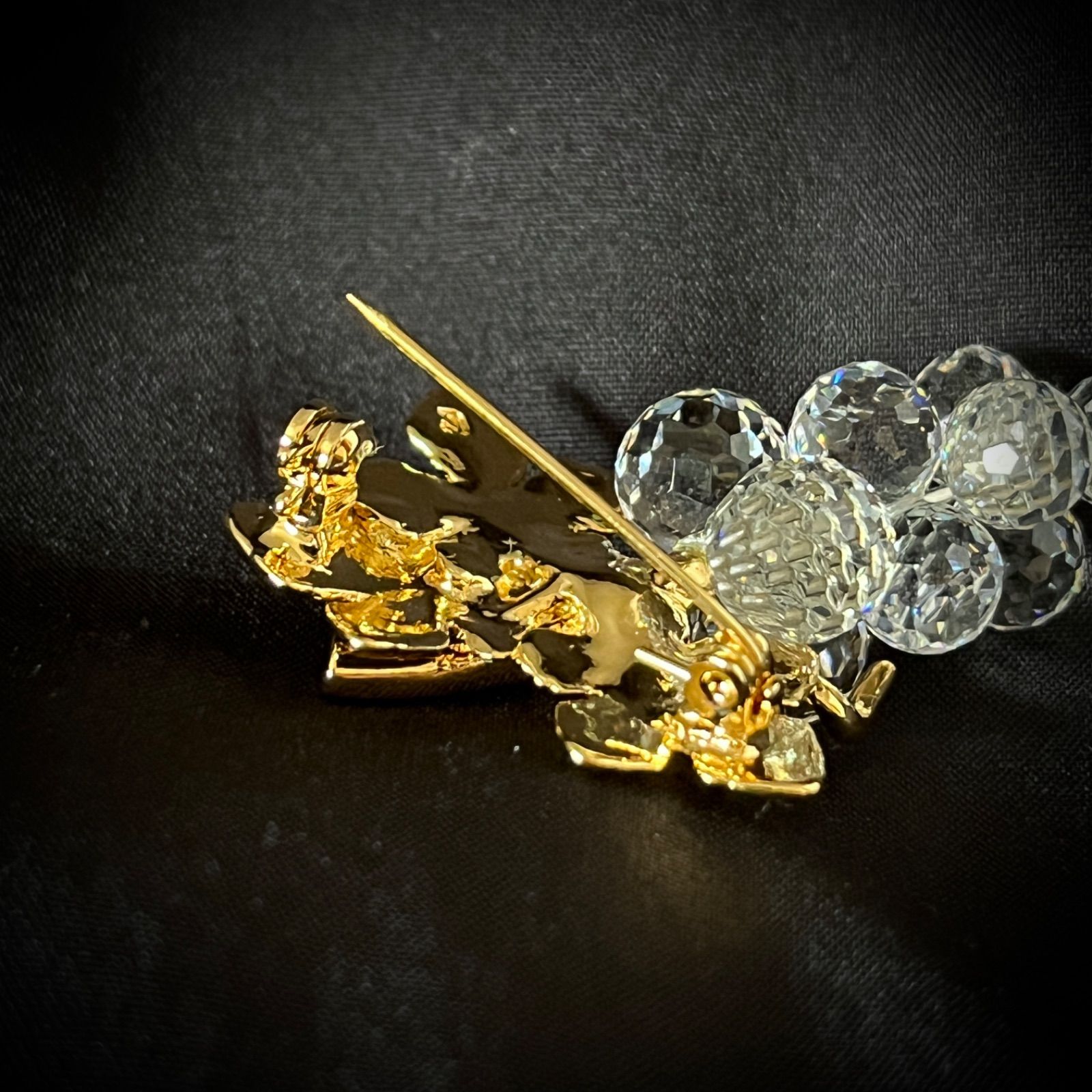 SWAROVSKI スワロフスキー 葡萄 ぶどう ブローチ クリスタルメモリーズ