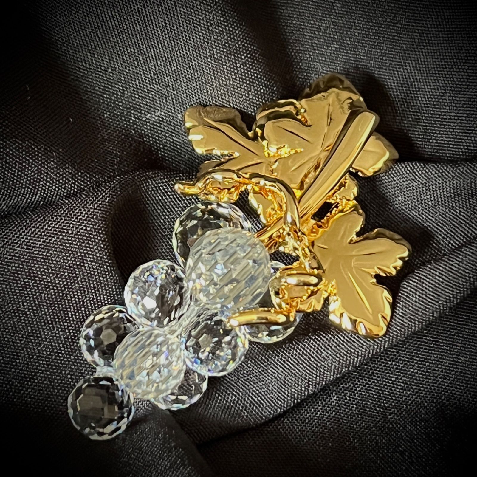 SWAROVSKI スワロフスキー 葡萄 ぶどう ブローチ クリスタルメモリーズ