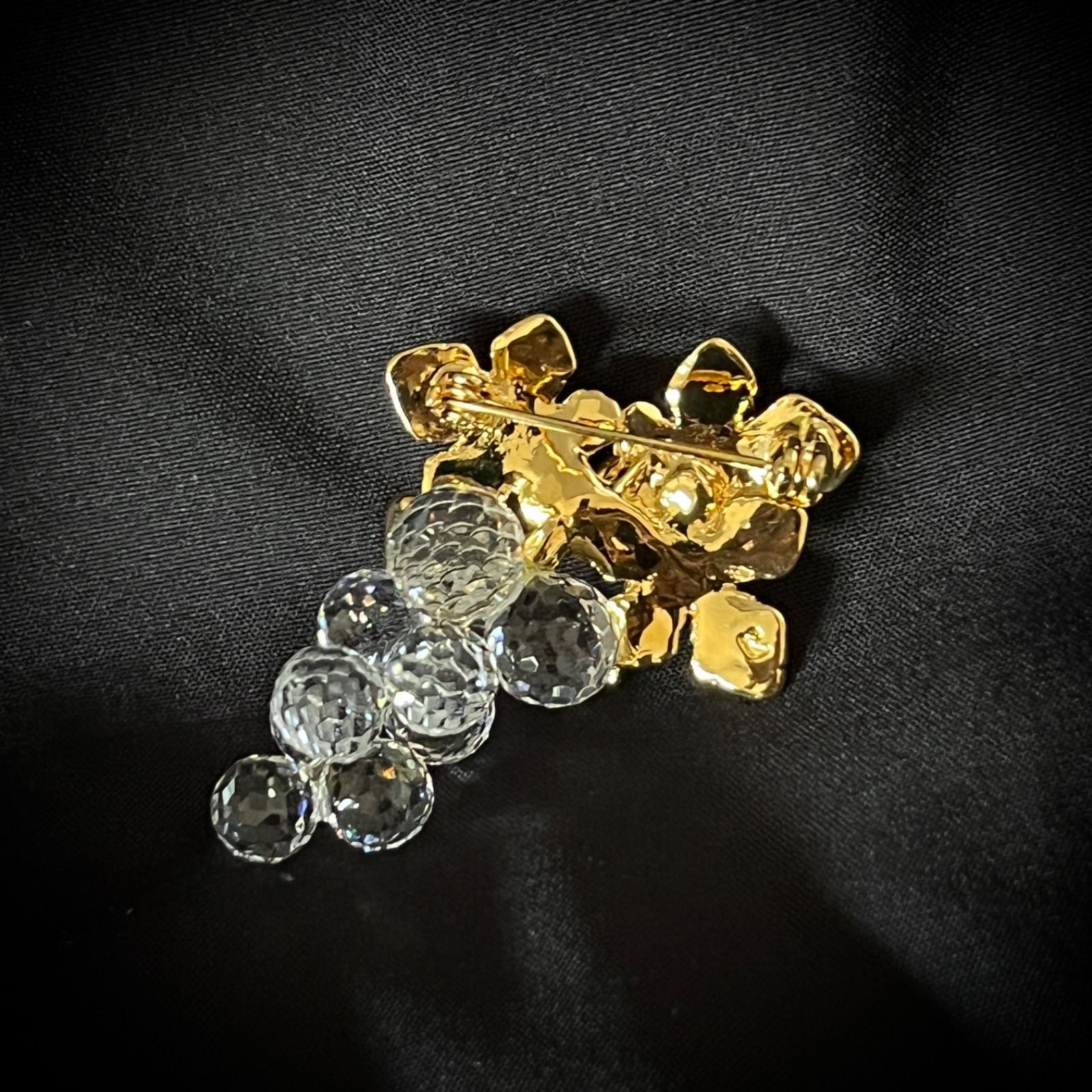 SWAROVSKI スワロフスキー 葡萄 ぶどう ブローチ クリスタルメモリーズ