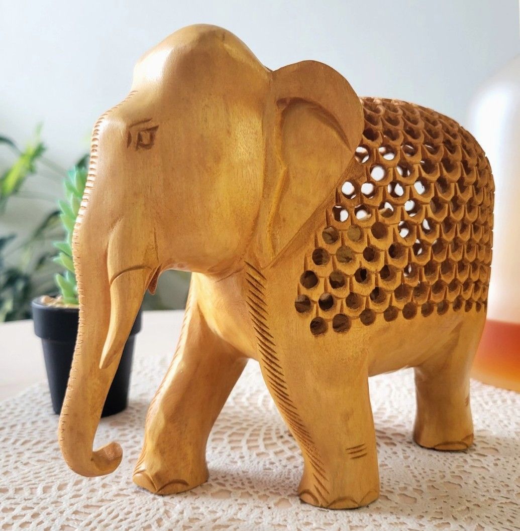インド製 木製ゾウの置物 透かし彫り LLサイズ カダムウッド ハンドメイド 約15cm インテリア【透かし彫りA】