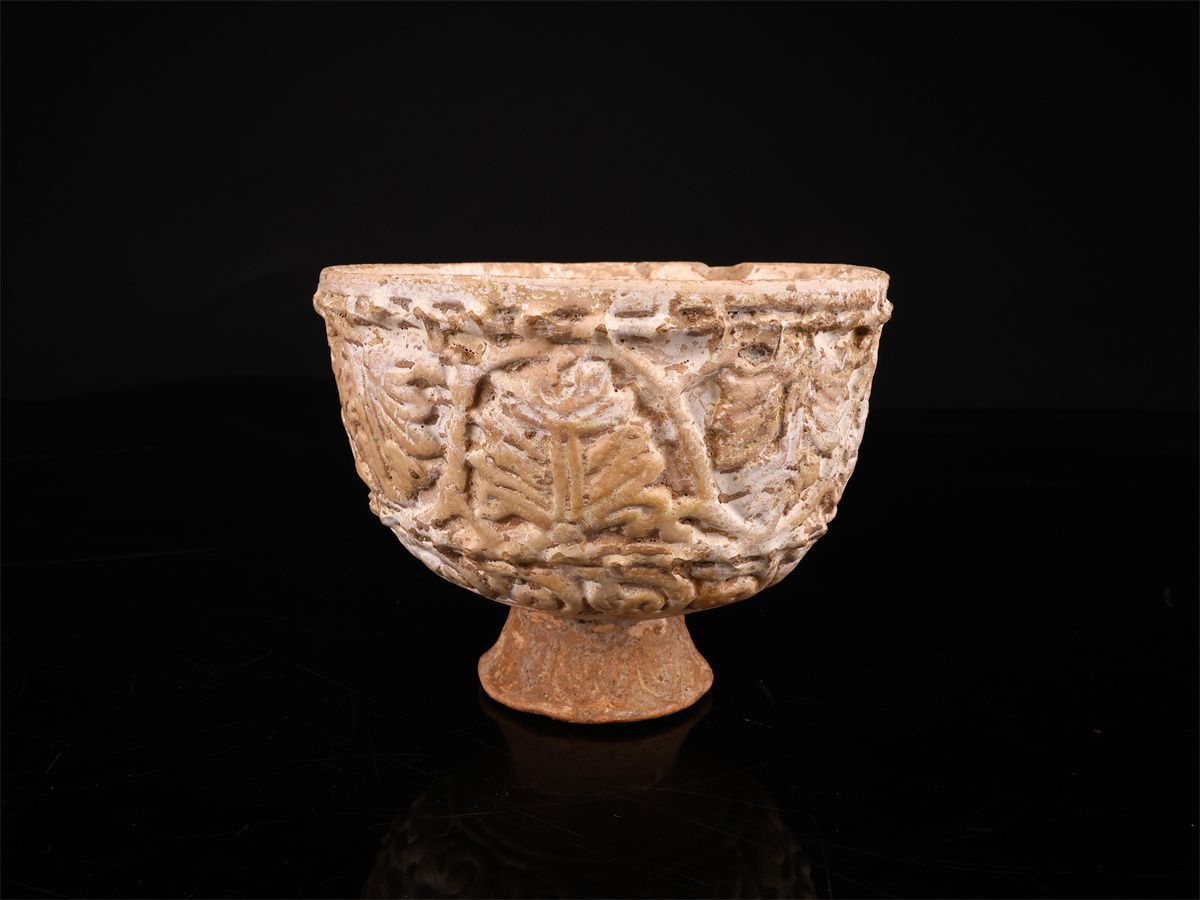 イスラム陶器 【古代ペルシャ】 葉紋彫刻 杯／時代の汚れありg！CS141