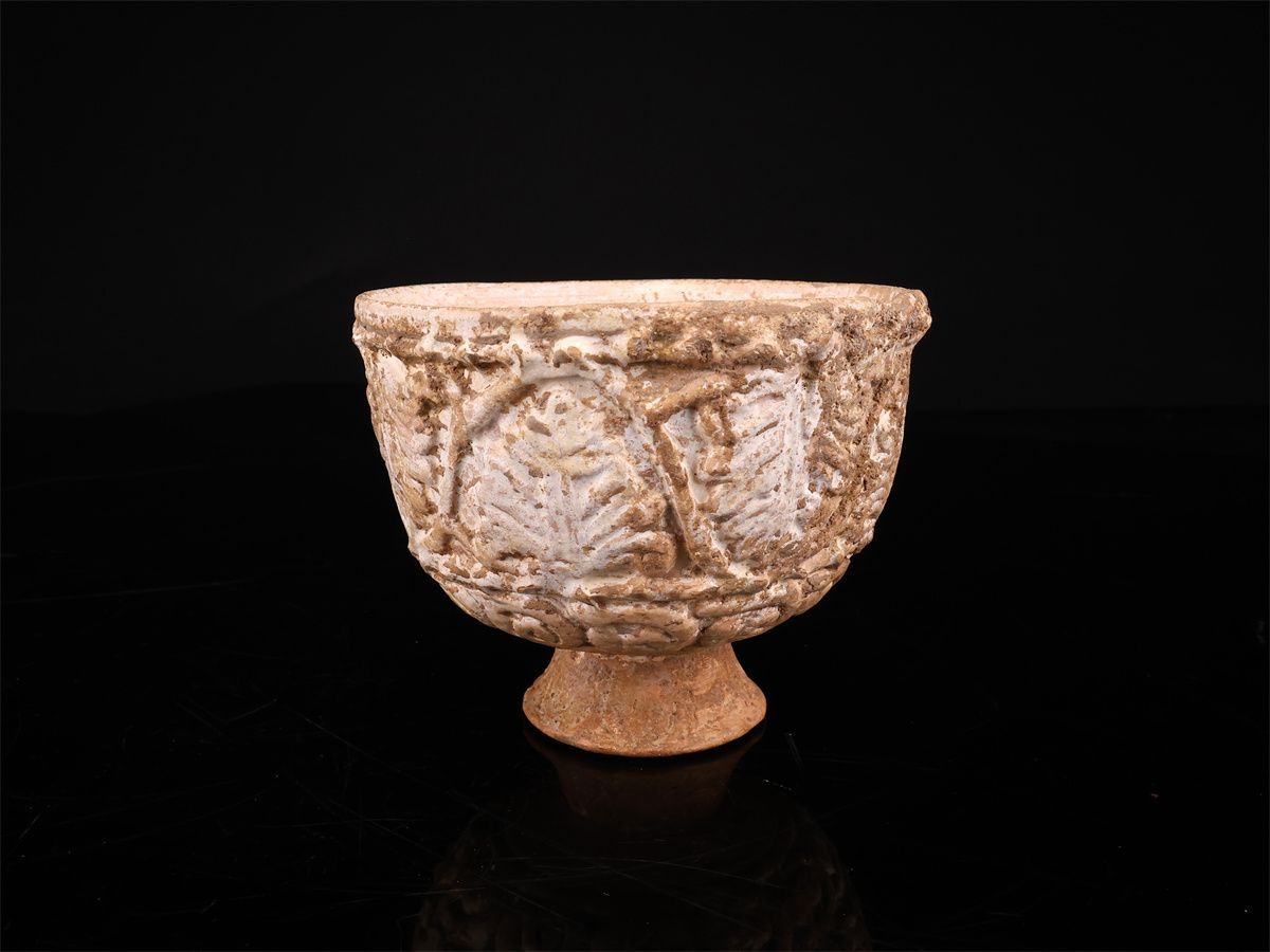 イスラム陶器 【古代ペルシャ】 葉紋彫刻 杯／時代の汚れありg！CS141