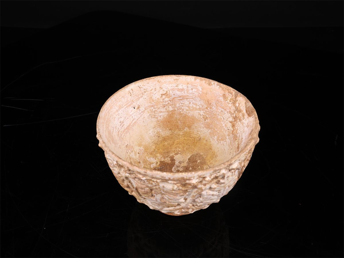 イスラム陶器 【古代ペルシャ】 葉紋彫刻 杯／時代の汚れありg！CS141