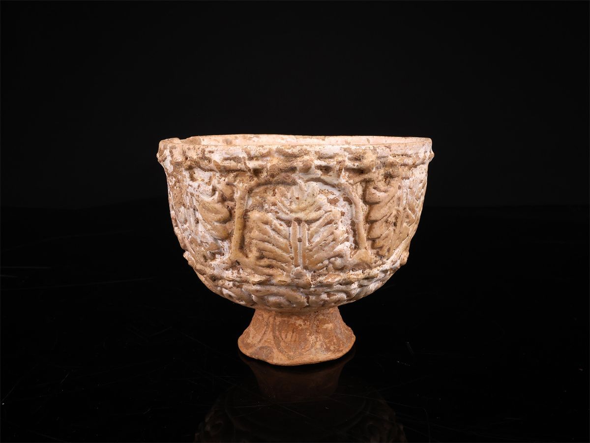 イスラム陶器 【古代ペルシャ】 葉紋彫刻 杯／時代の汚れありg！CS141