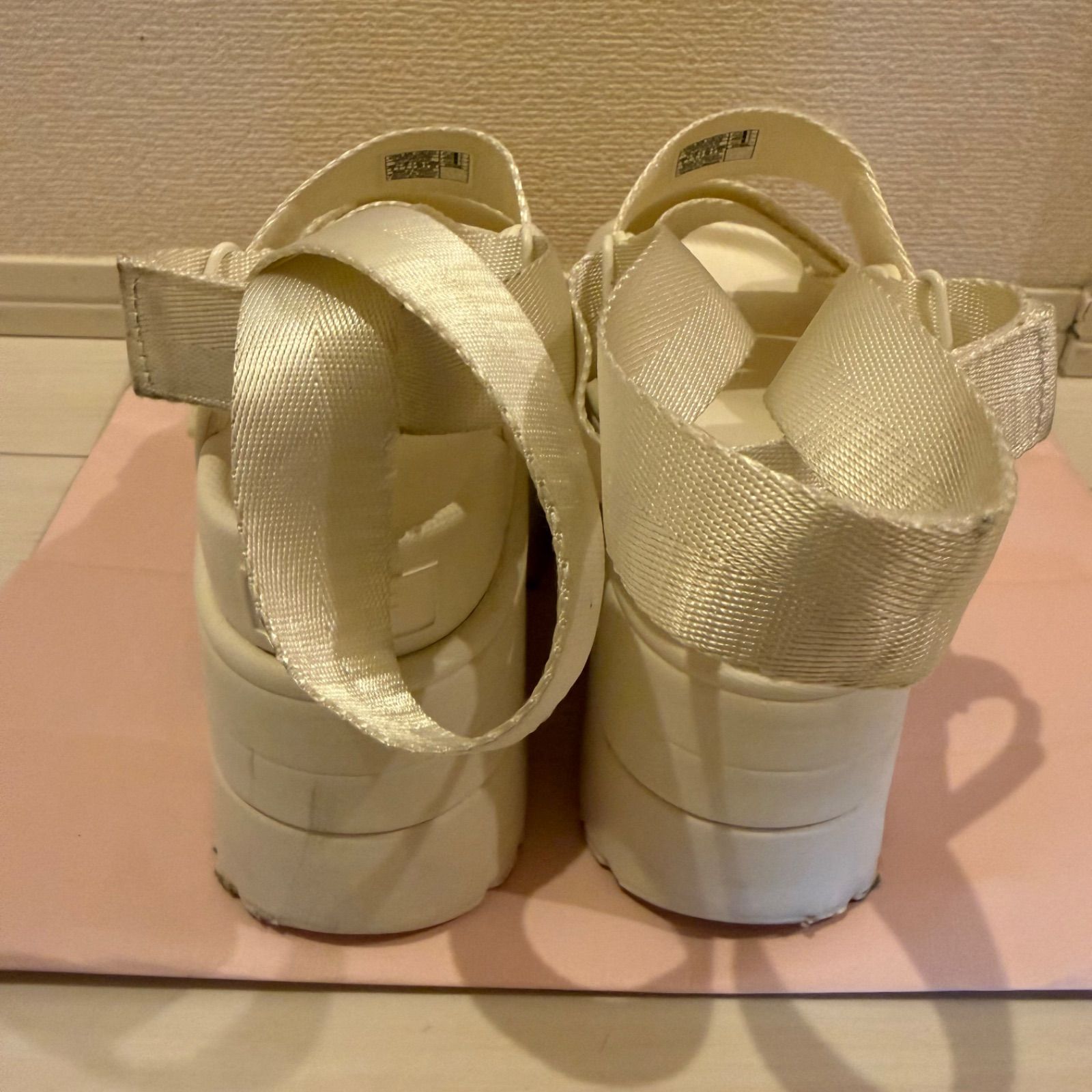UGG GOLDENRISE アグ ゴールデンライズ サンダル 厚底 白 White