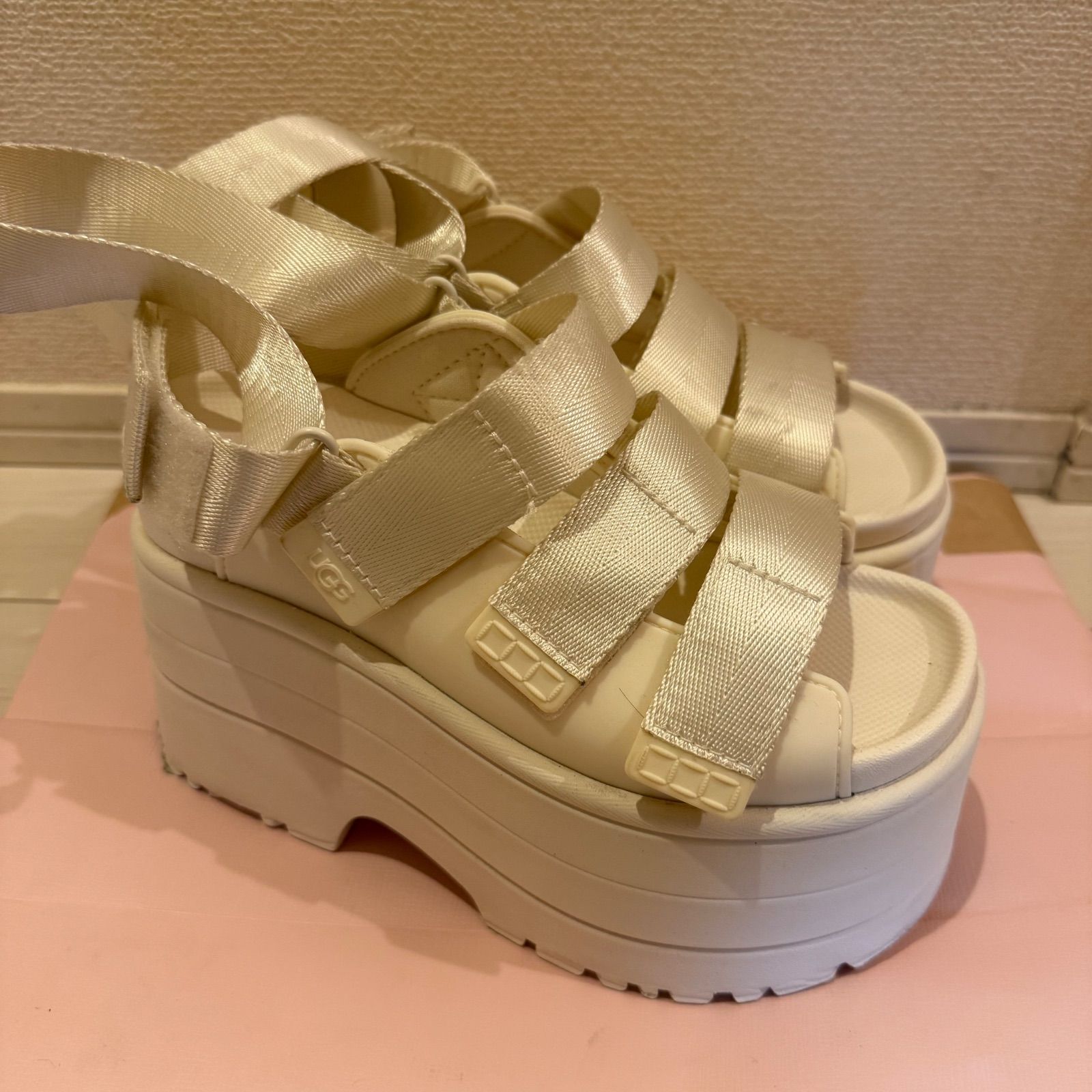UGG GOLDENRISE アグ ゴールデンライズ サンダル 厚底 白 White