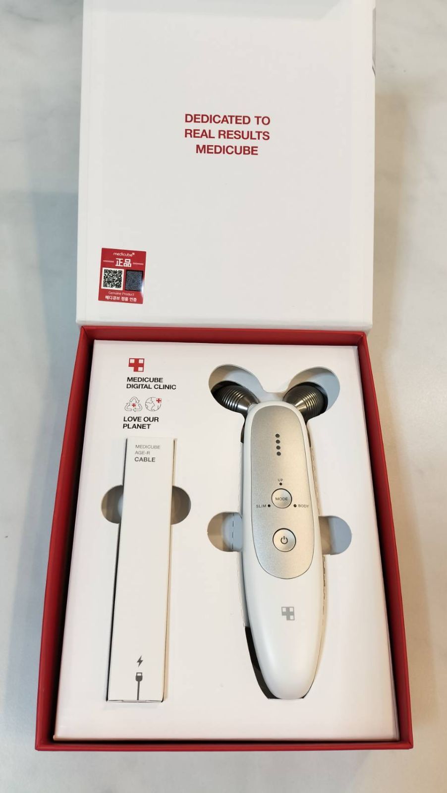 美品 メディキューブ medicube AGE-R ダーマEMSショット 美顔器 充電