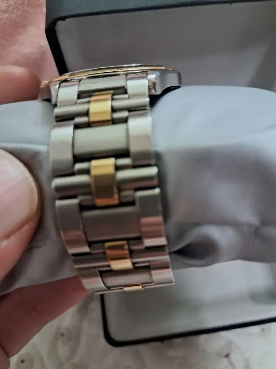 正規品 ボーム＆メルシエ 18k コンビ レディースウォッチ (34ミリ 金含有率 ベルトまで)｜詳細画像