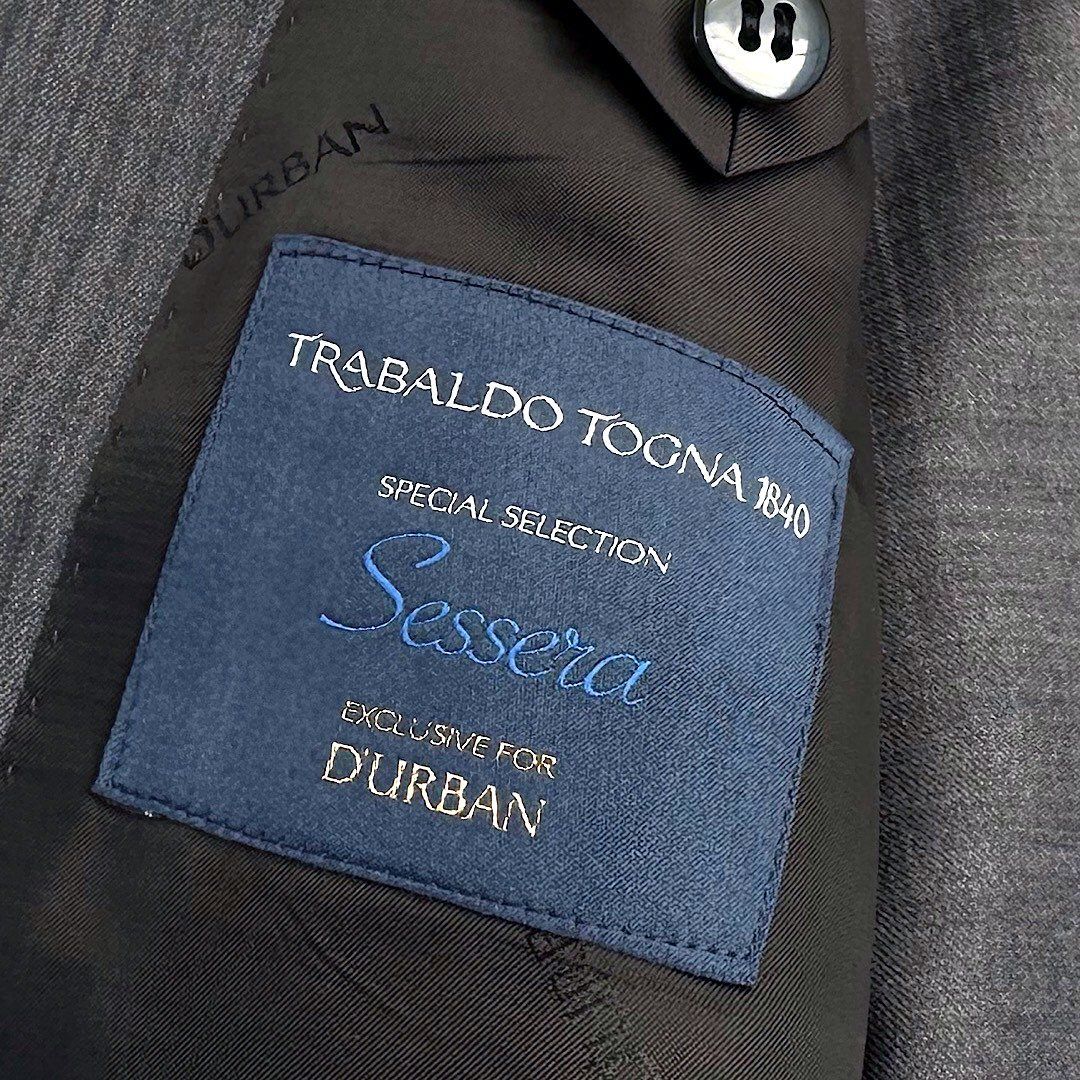 新品 D'URBAN ダーバン スーツ A5 定価132,000円 春夏 グレー シャドーストライプ TRABALDO TOGNA Seesera ウール100% ストレッチ 背抜き ノータック 日本製 ビジネス メンズ 高級
