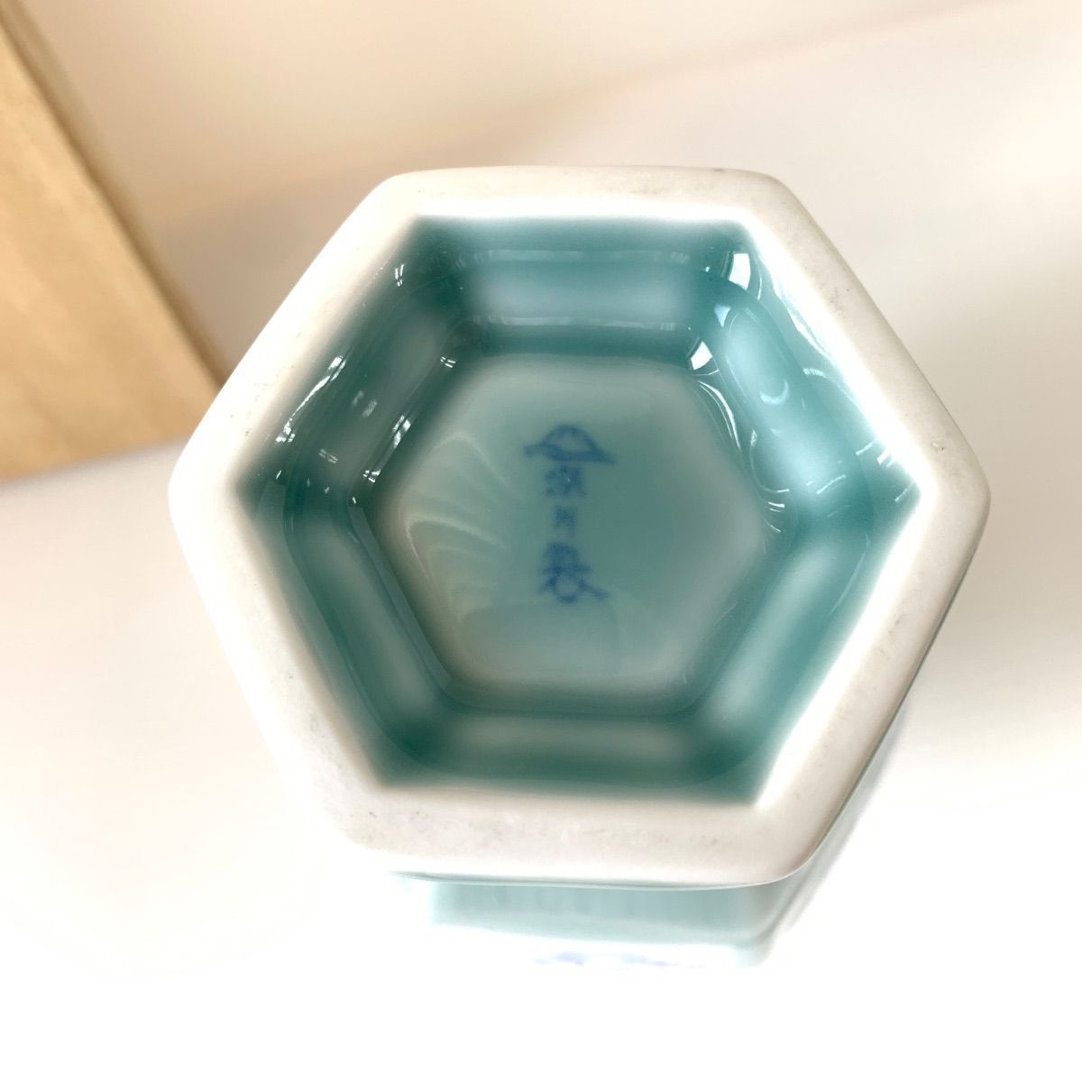 深川製磁 窓絵草花地紋 青磁面取花生 花瓶 共箱 高さ 22cm - メルカリ