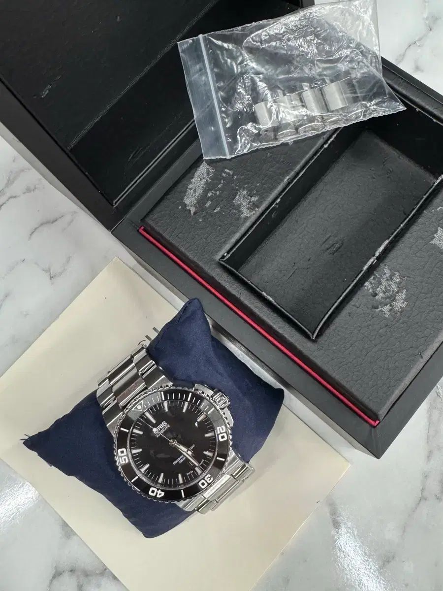 ORIS 美品　黒文字盤 ORIS アクイス デイト 黒文字盤 43mm - メルカリ