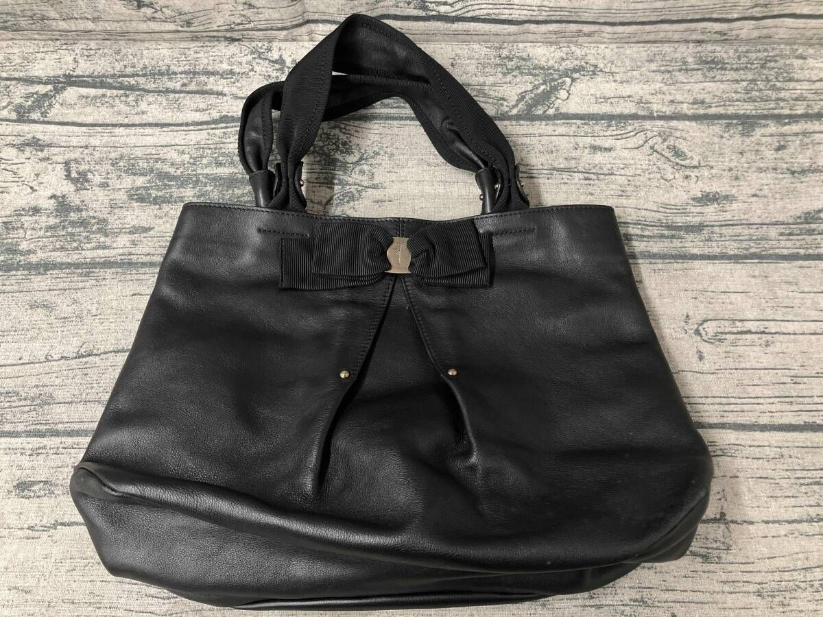 Salvatore Ferragamo ヴァラリボン トートバッグ AU-21 ブラック