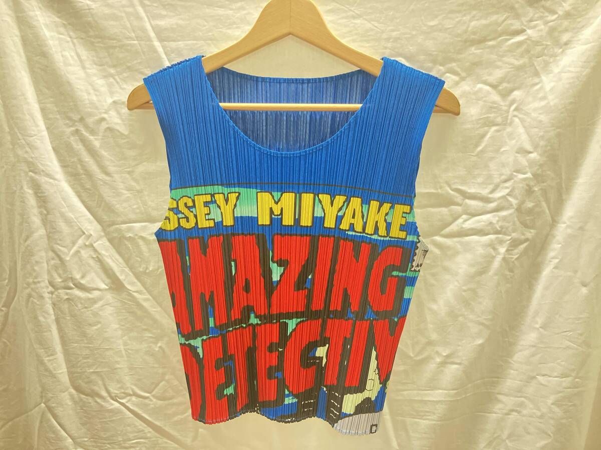 PLEATS PLEASE／PP91-JK040／AmazingDetectiveComicBook／マルチカラー／ノースリーブ