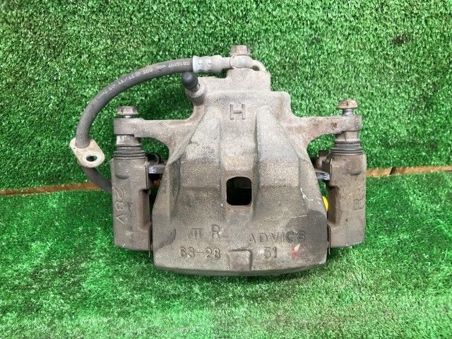 カムリ AVV50 右フロントキャリパー ハイブリッド レザーパッケージ 
