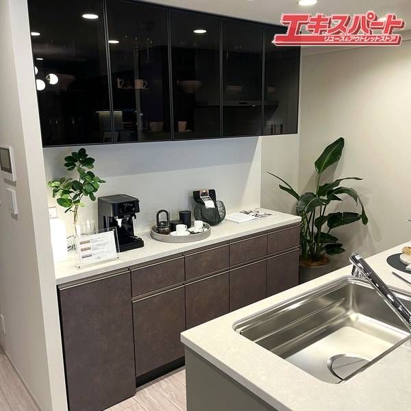タカラスタンダード カップボード 食器棚 バックキャビネット モダン ガラス扉 展示品 戸塚店 63,404円