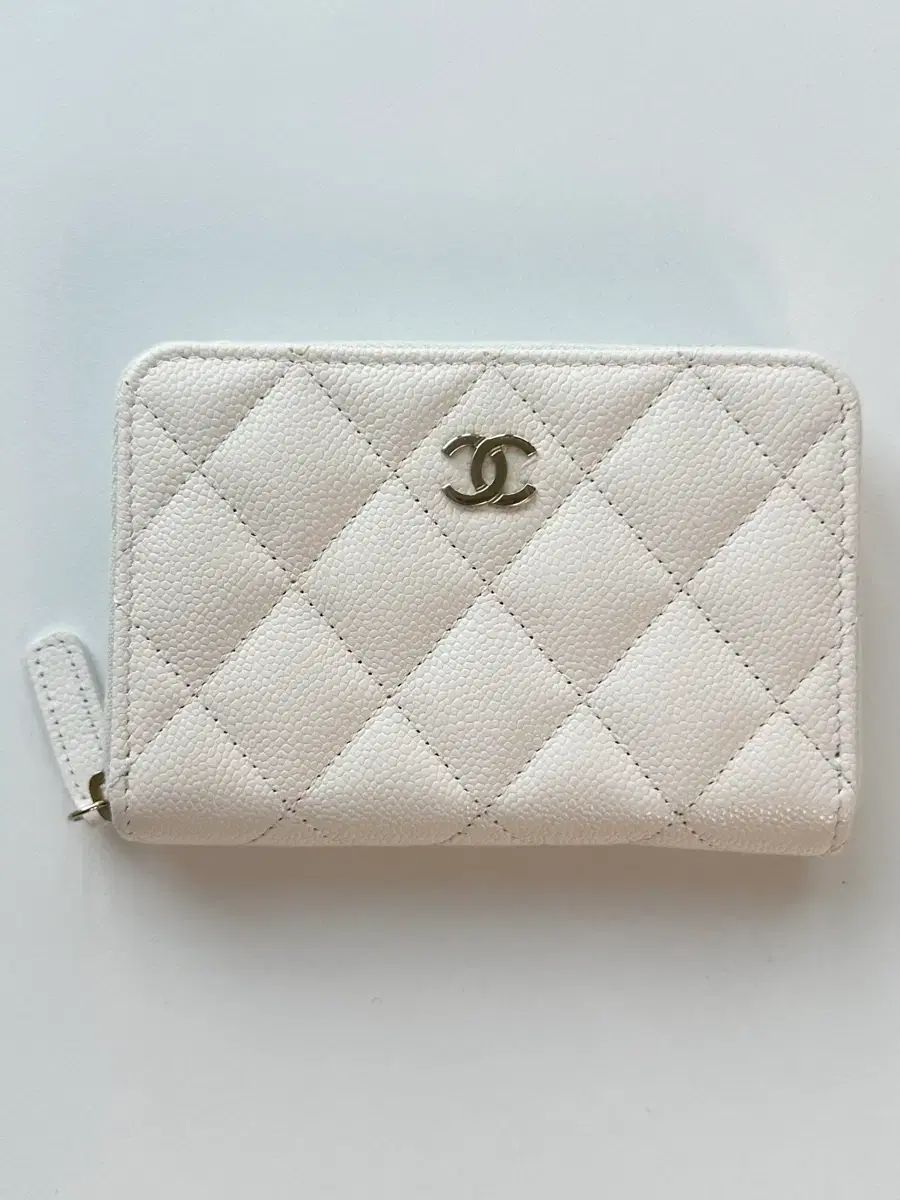 CHANEL Classic ジッパー カードウォレット 白 ジッパー ドール