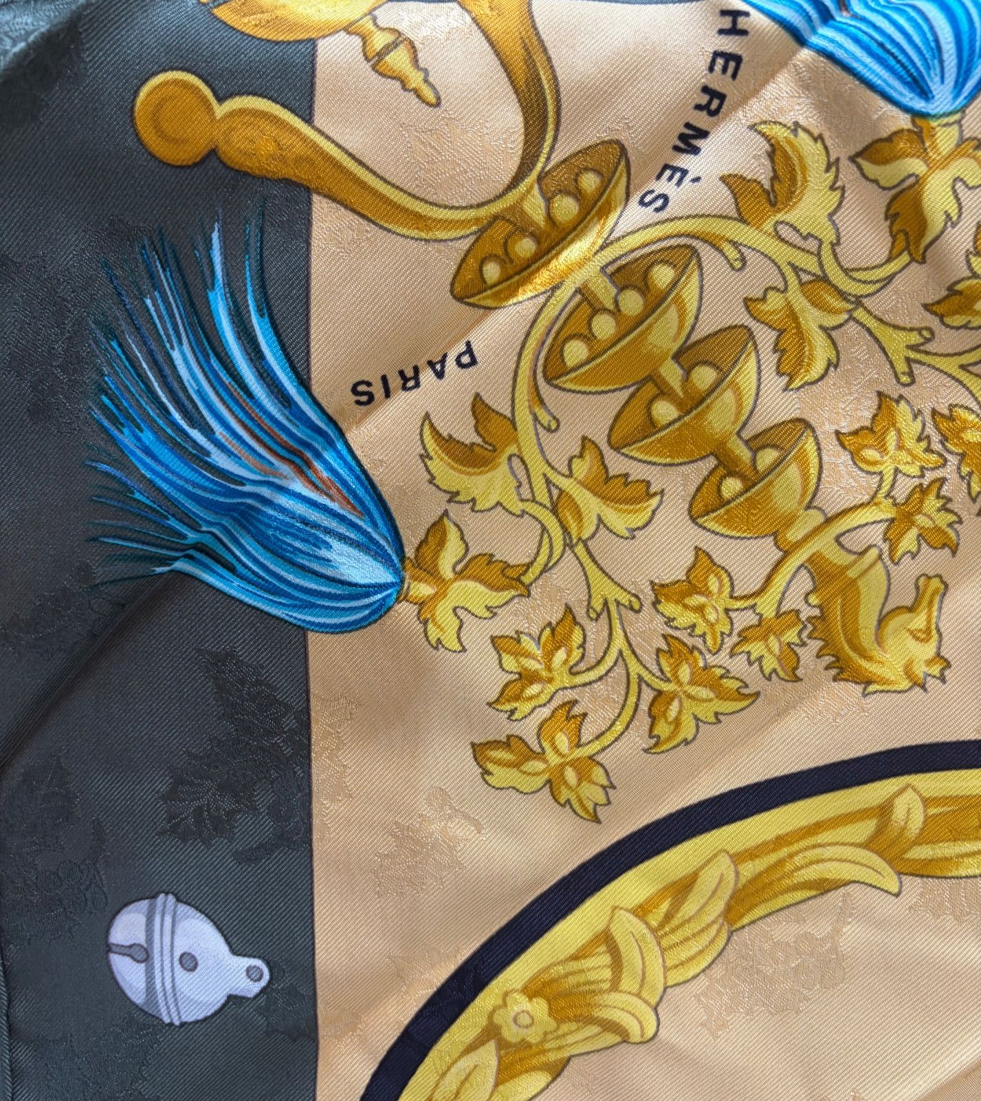 真贋済み】HERMES エルメス カレ90 大判スカーフ Plumes et Grelots