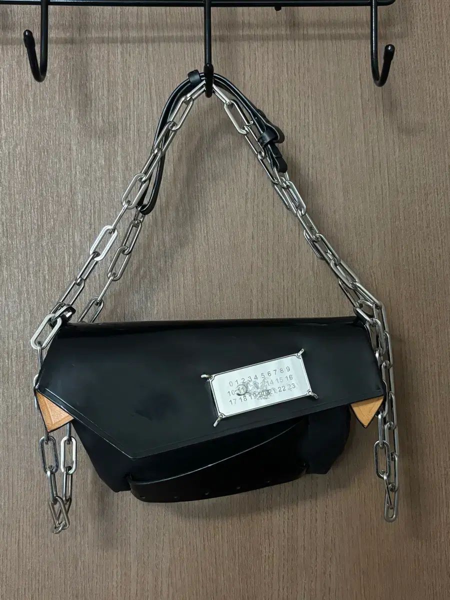 Maison Margiela メゾンマルジェラ スナッチド ブラック チェーン ショルダーバッグ クロスバック 26,239円