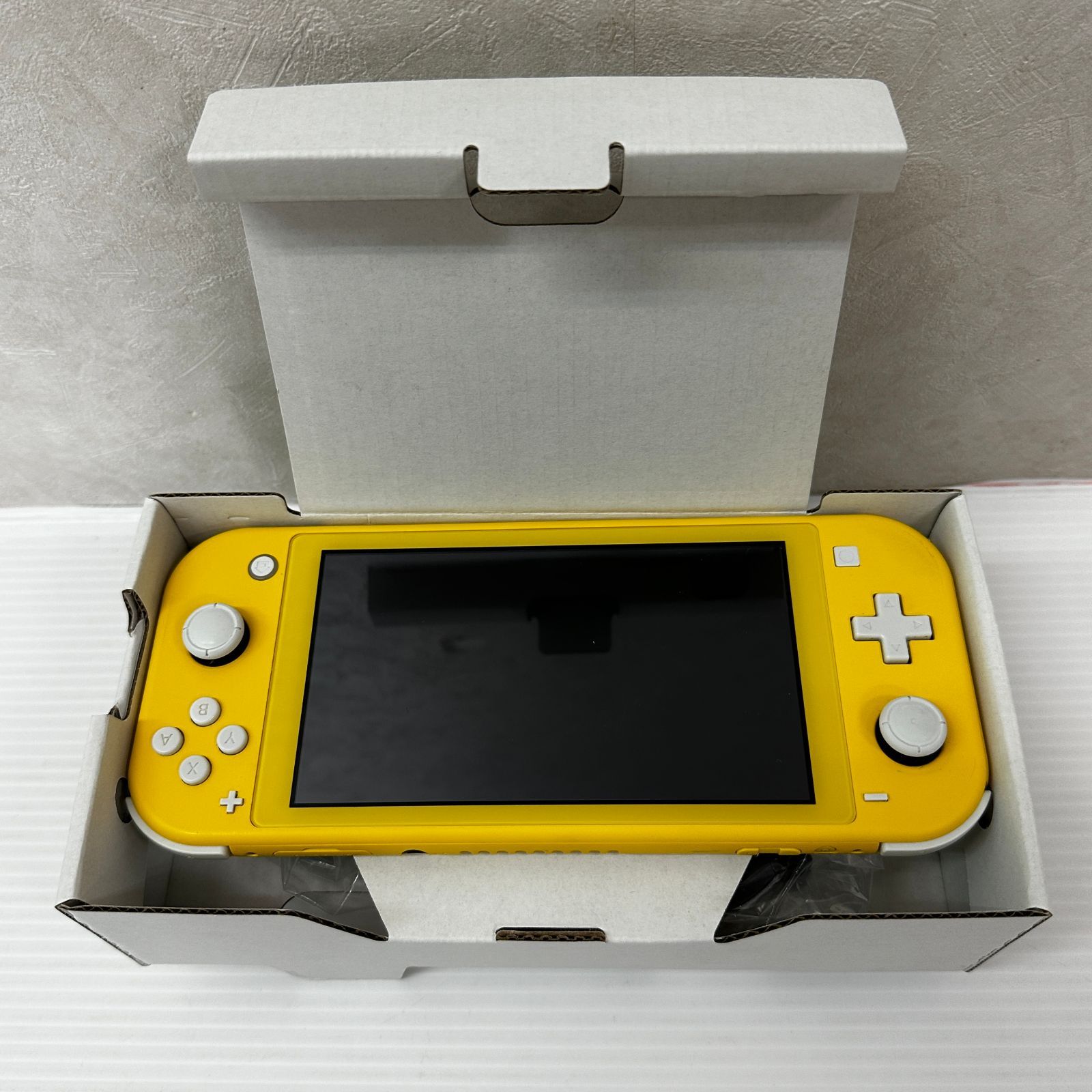 Nintendo Switch Lite ニンテンドースイッチ ライト 本体 イエロー